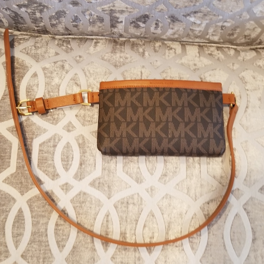 Michael Kors Belt Bag MK Signature Fanny Pack - Picture 2 of 8